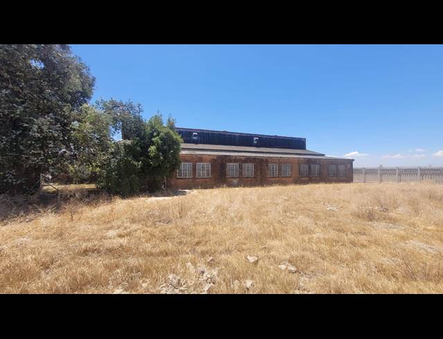 650M² WAREHOUSE TO LET IN ATLANTIS CENTRAL